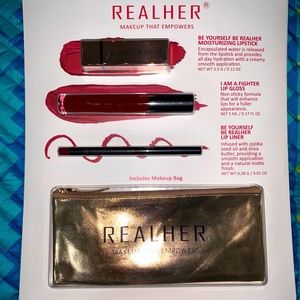 Lipstick,Lipgloss,Lip Liner includes make up bag.